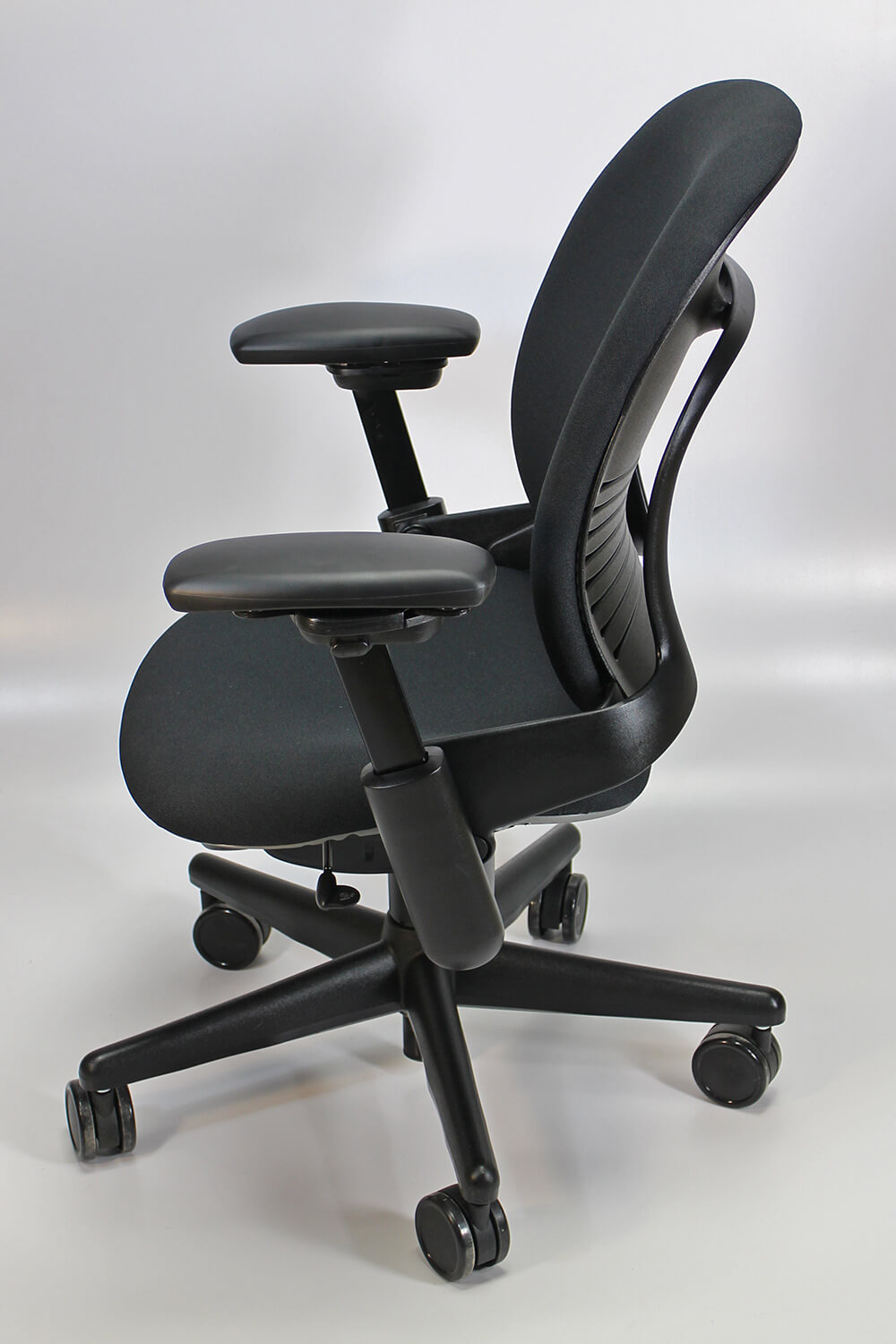 Steelcase Office Chairs Remanufactured Steelcase Leap Chair Version 1   Steelcase Leap V1 Side View 